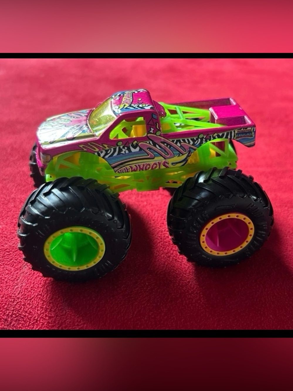 Monster Jam Torque Terror with Neon Rims Monster Truck 1:64 MT-7